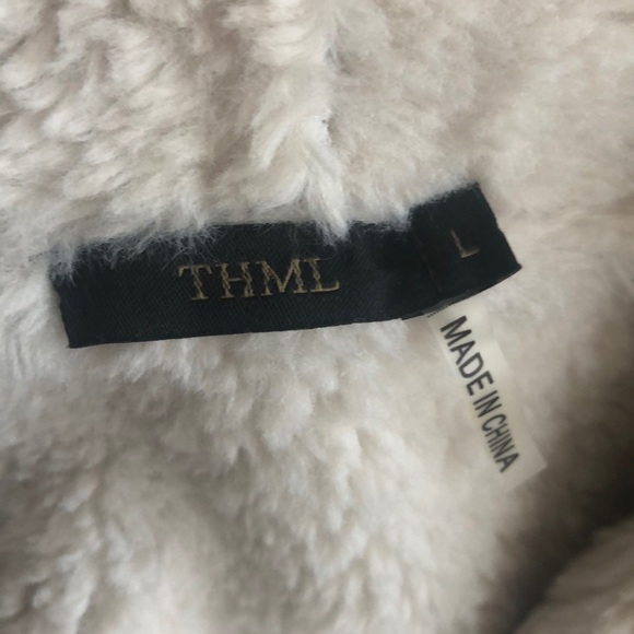 Faux Sherpa Vest in Gray Size Large (Juniors) - Picture 4 of 5